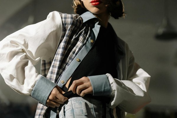 Chic and simple updo styles for medium-length hair: quick looks you"ll adore!